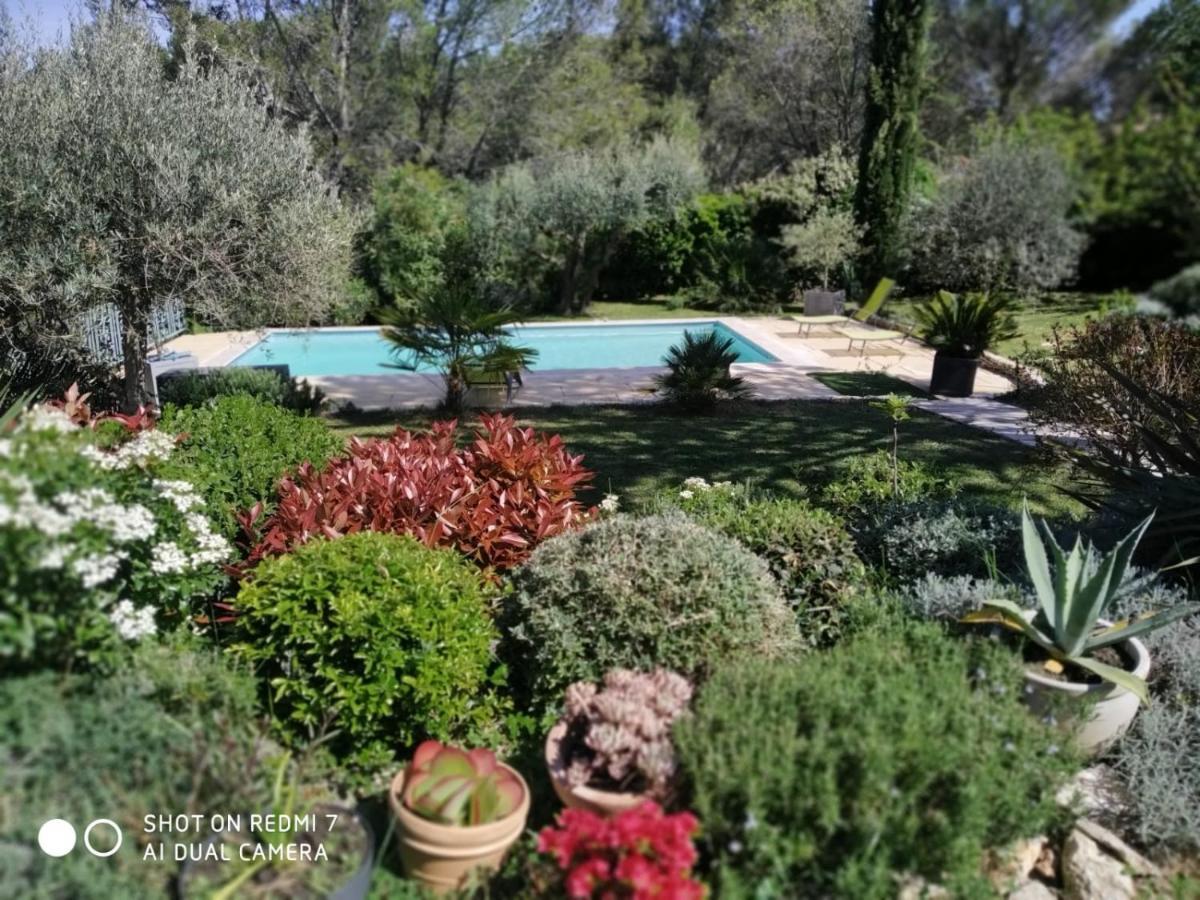 Proche Uzes Petit Gite Avec Grande Cuisine D'Ete Et Piscine Saint-Siffret Exteriér fotografie