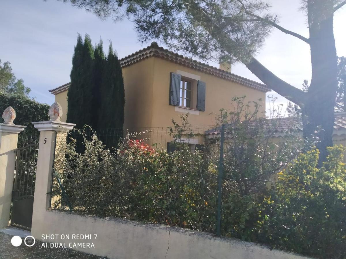 Proche Uzes Petit Gite Avec Grande Cuisine D'Ete Et Piscine Saint-Siffret Exteriér fotografie
