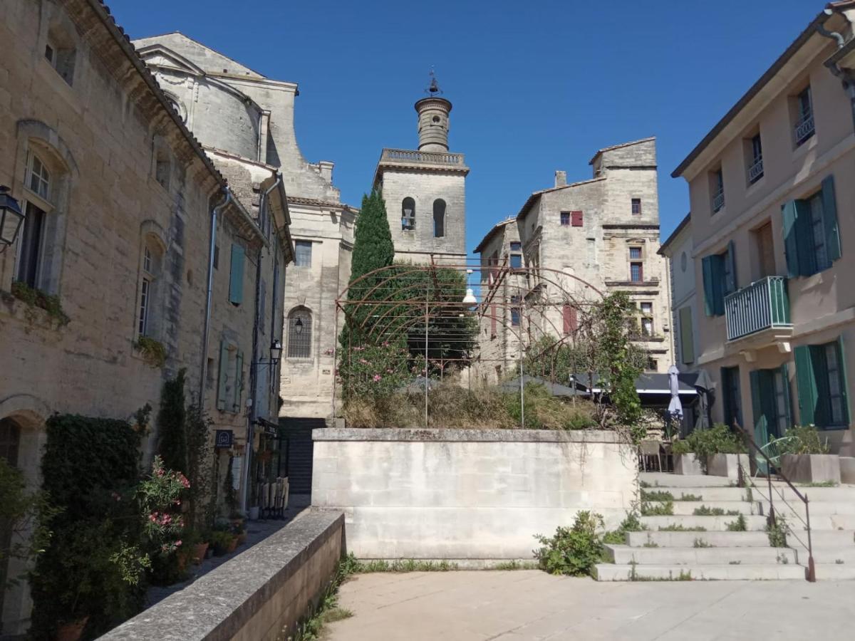 Proche Uzes Petit Gite Avec Grande Cuisine D'Ete Et Piscine Saint-Siffret Exteriér fotografie