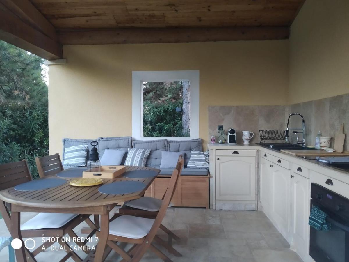 Proche Uzes Petit Gite Avec Grande Cuisine D'Ete Et Piscine Saint-Siffret Exteriér fotografie