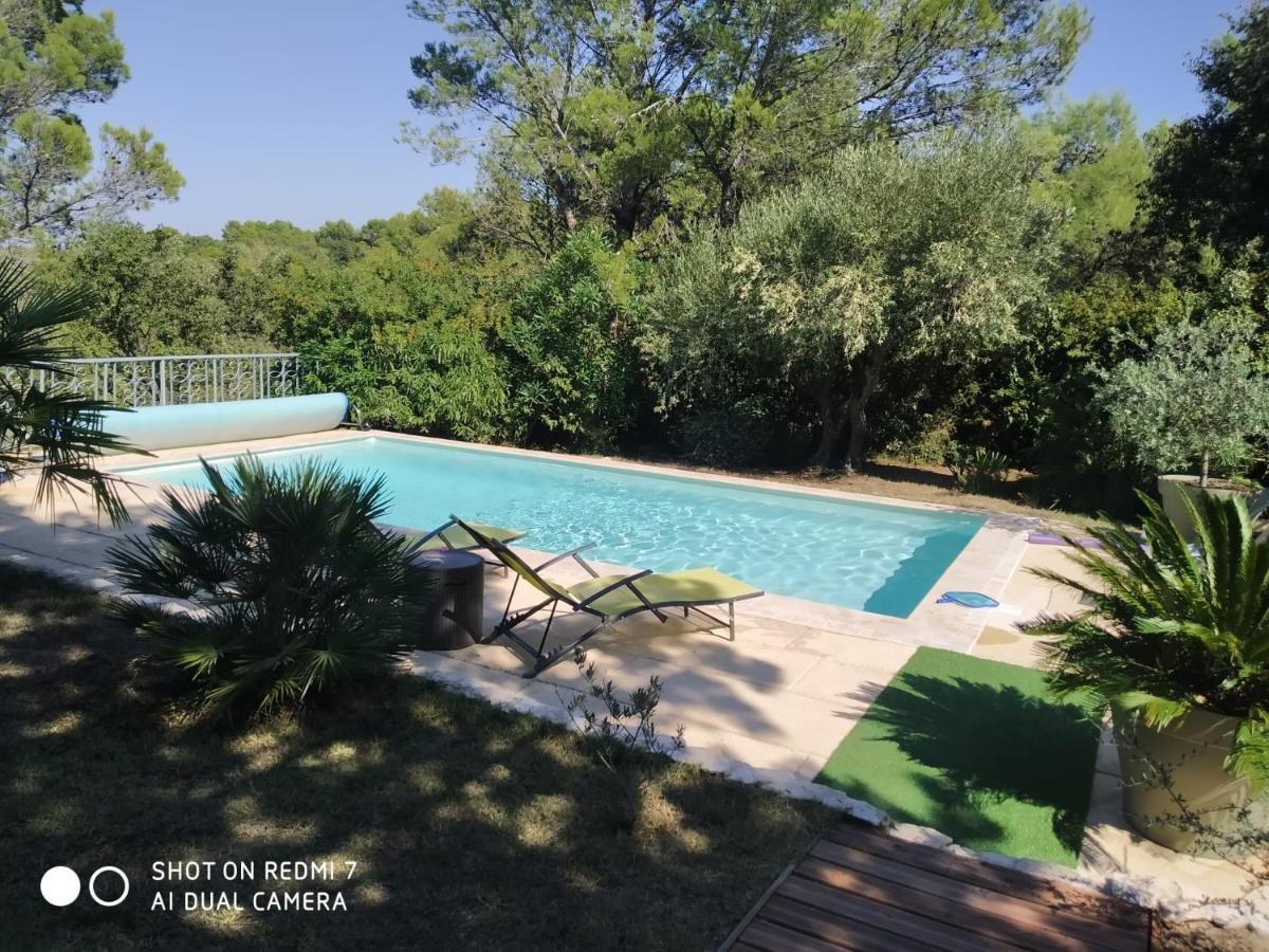 Proche Uzes Petit Gite Avec Grande Cuisine D'Ete Et Piscine Saint-Siffret Exteriér fotografie