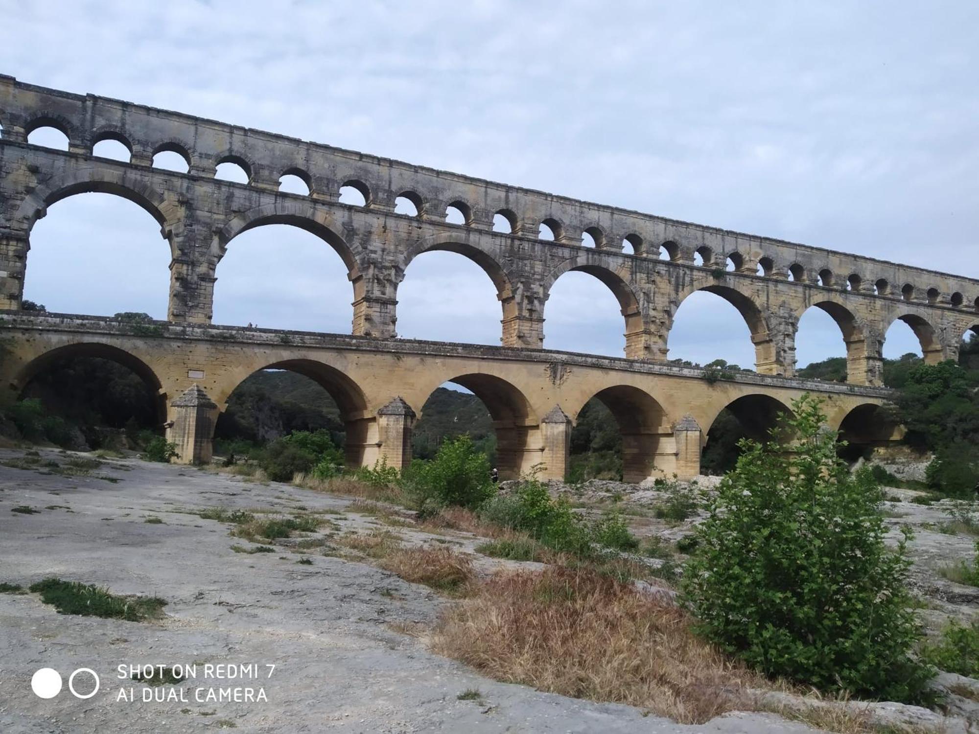 Proche Uzes Petit Gite Avec Grande Cuisine D'Ete Et Piscine Saint-Siffret Exteriér fotografie