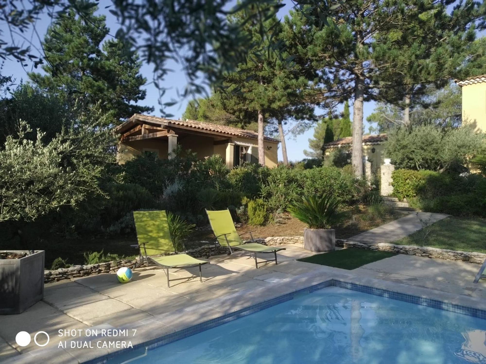 Proche Uzes Petit Gite Avec Grande Cuisine D'Ete Et Piscine Saint-Siffret Exteriér fotografie